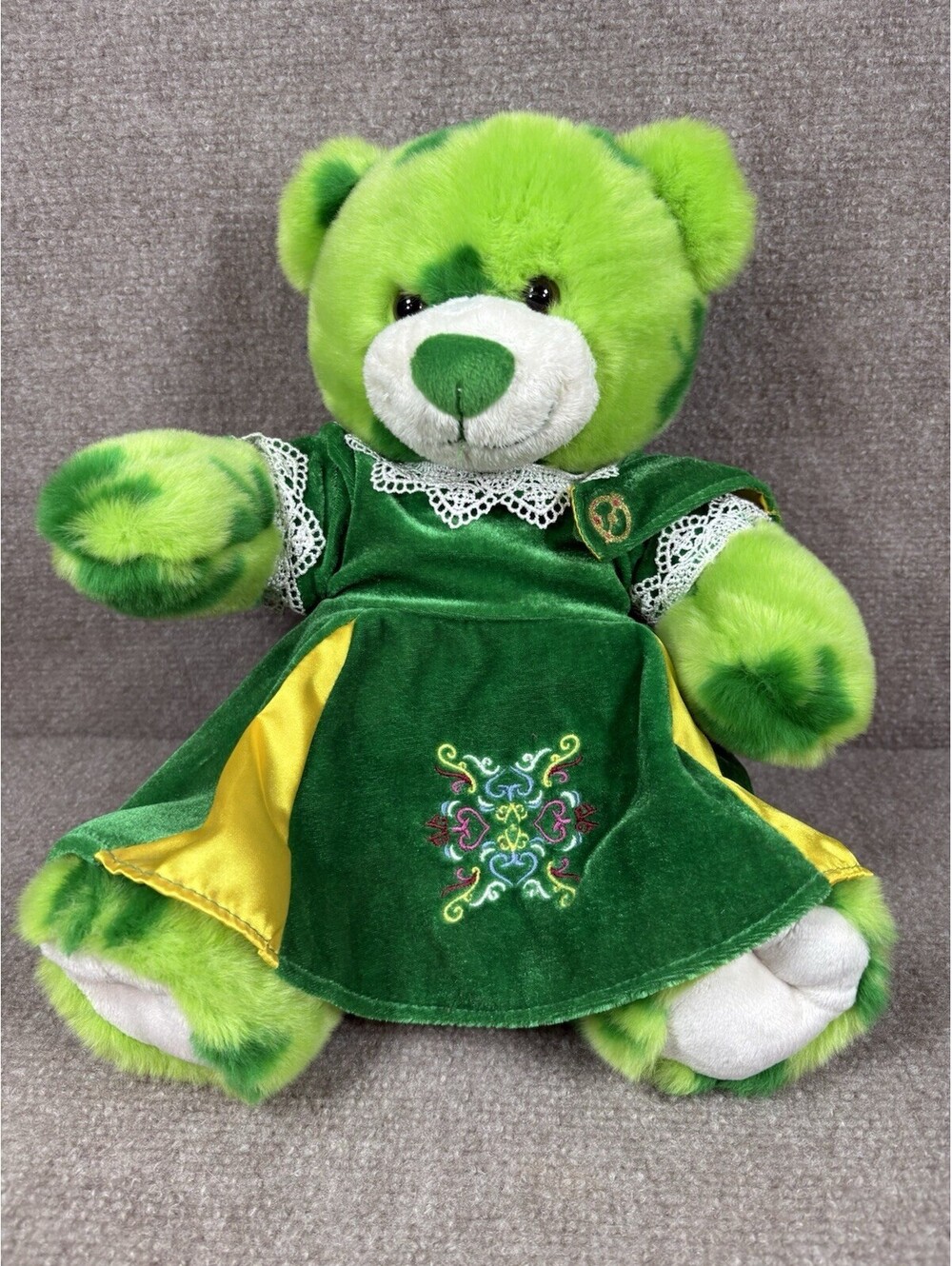 BUILD A BEAR Saint Patrick's Day Shamrock Teddy Bear Celtic Dress 15"